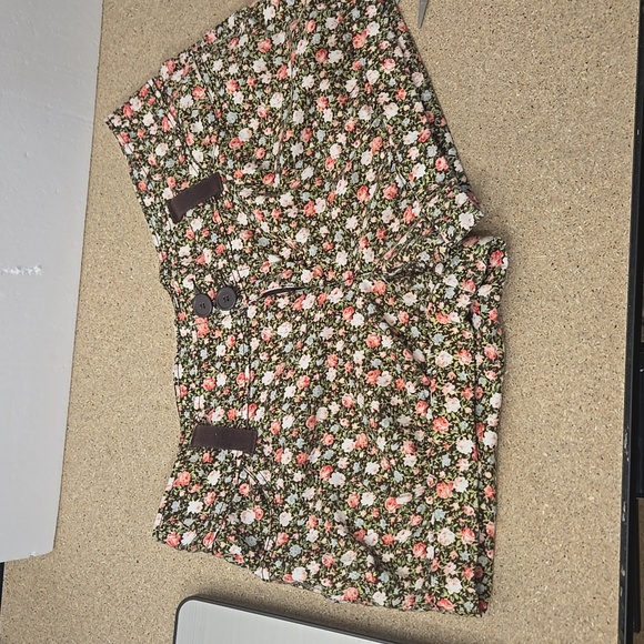 American Rag Floral Shorts size 13 - Picture 2 of 9